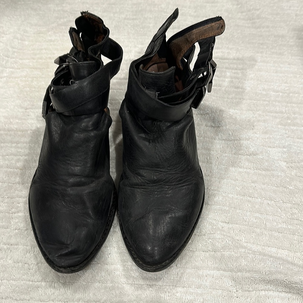 Everly open cut boots